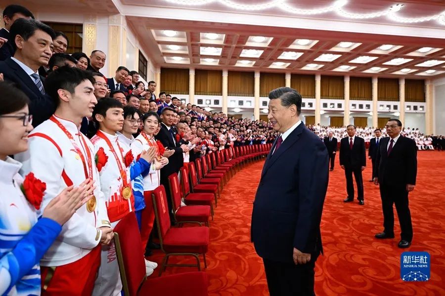 习近平接见第 33 届奥运会中国体育代表团